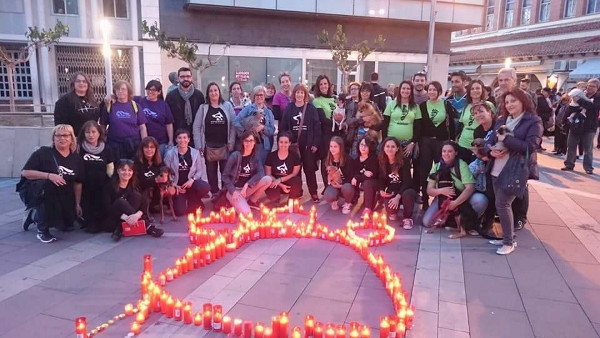 Concentración en contra del maltrato animal en Amposta, lunes 2 de mayo.