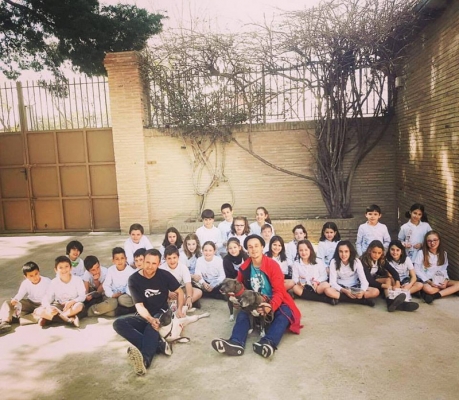 Ross y el equipo de Buixits imparten una charla en el colegio de Las Teresianas de Tortosa