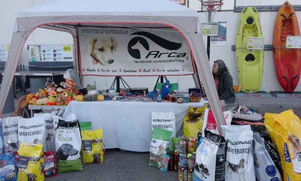 Segona campanya de recollida de pinso al Decathlon